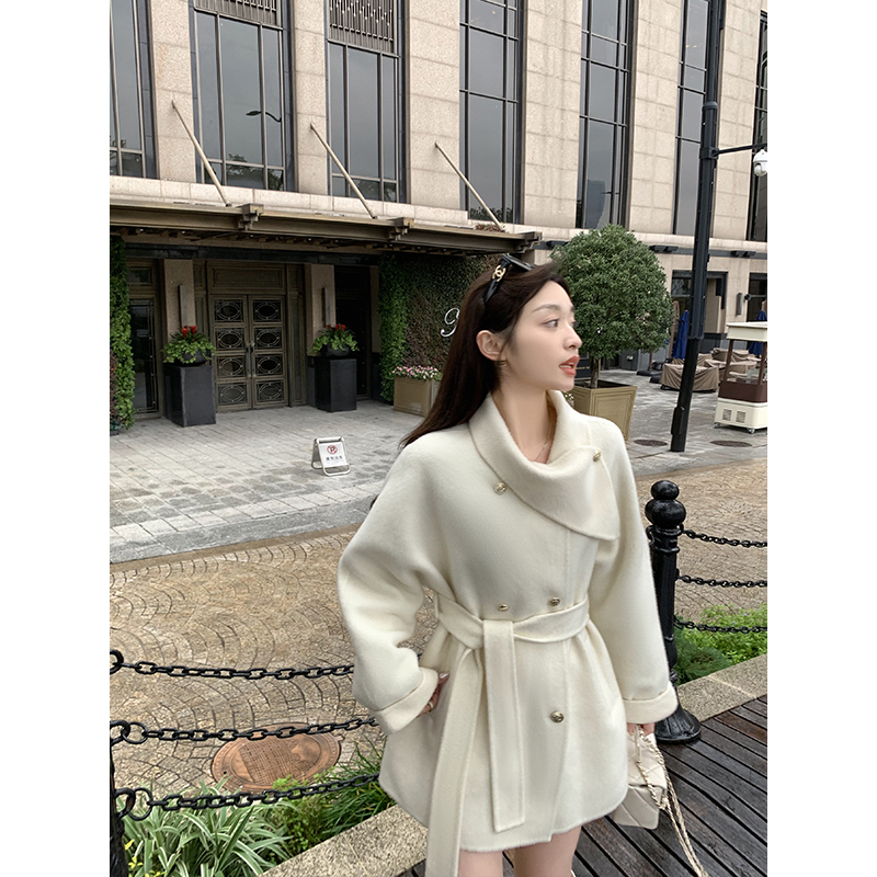 交叠围脖领设计韩系金扣羊毛大衣