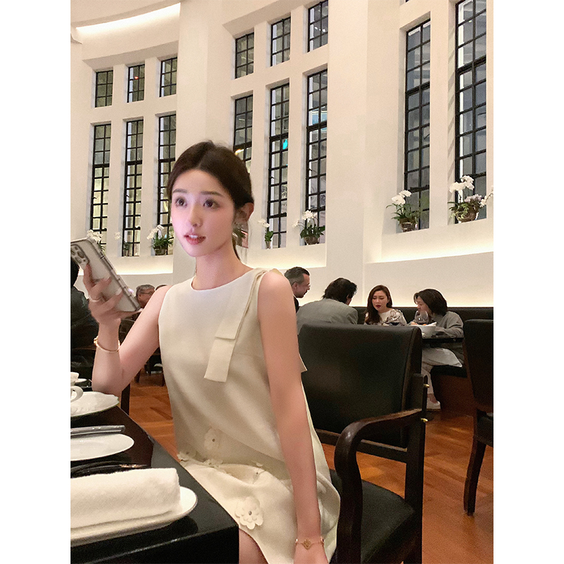 系带蝴蝶结立体花朵千金裙