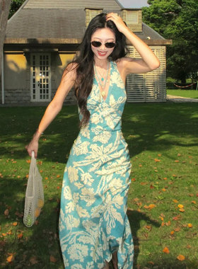 杨凯雯同款孔雀蓝V领碎花挂颈吊带洋装女夏南法度假风露背长裙