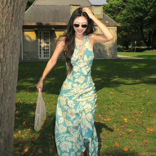杨凯雯同款孔雀蓝V领碎花挂颈吊带洋装女夏南法度假风露背长裙