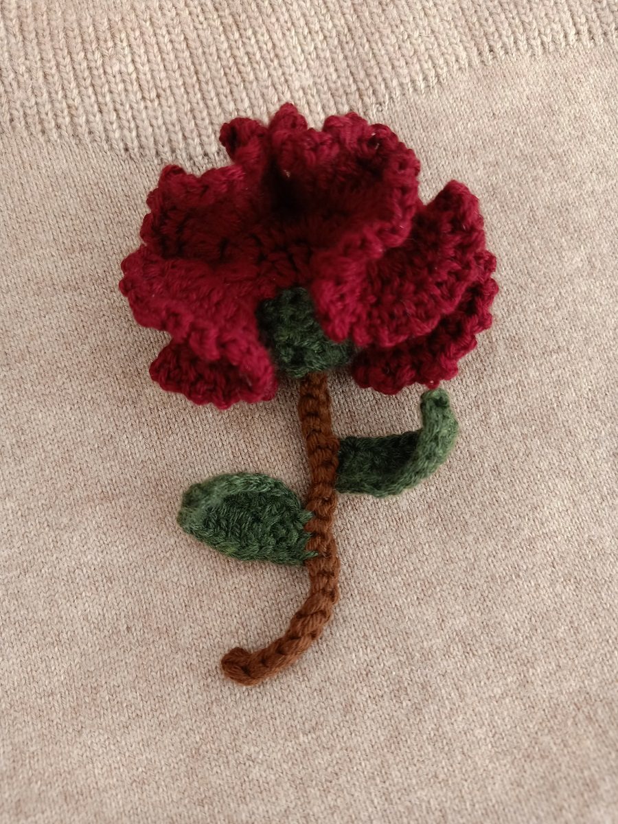 新款森女手工编织康乃馨胸花羊绒毛线花朵手钩花服装饰品diy配件