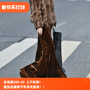 2025早春设计感豹纹金丝绒显瘦超大摆半裙拖地加长港风鱼尾半身裙