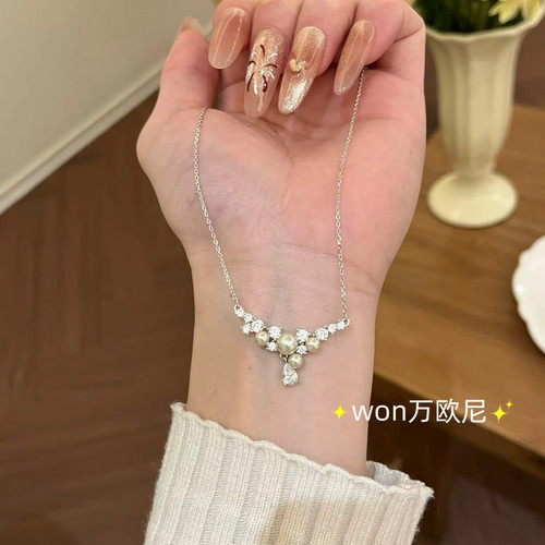 坊珍珠锆石吊坠锁骨链