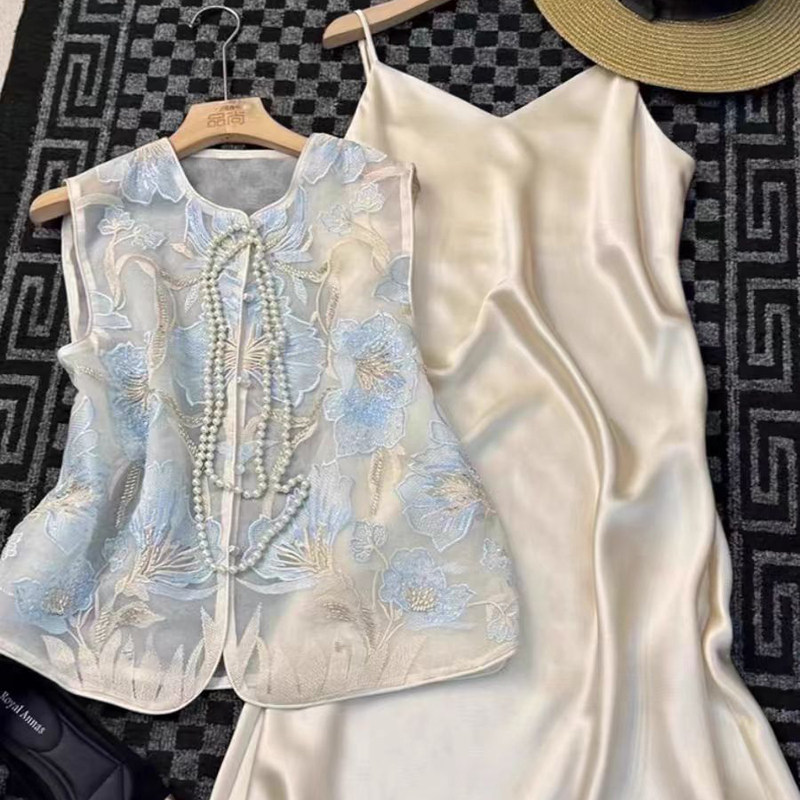 绝美新中式国风穿搭旗袍改良高级感2025新款女马甲吊带洋装套装