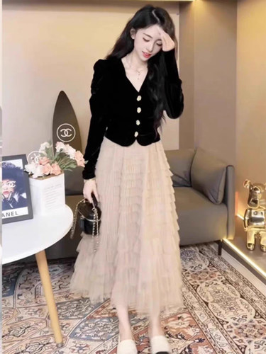 春装女款2025年新款气质高级感连衣裙开春穿搭一整套裙子初春套装