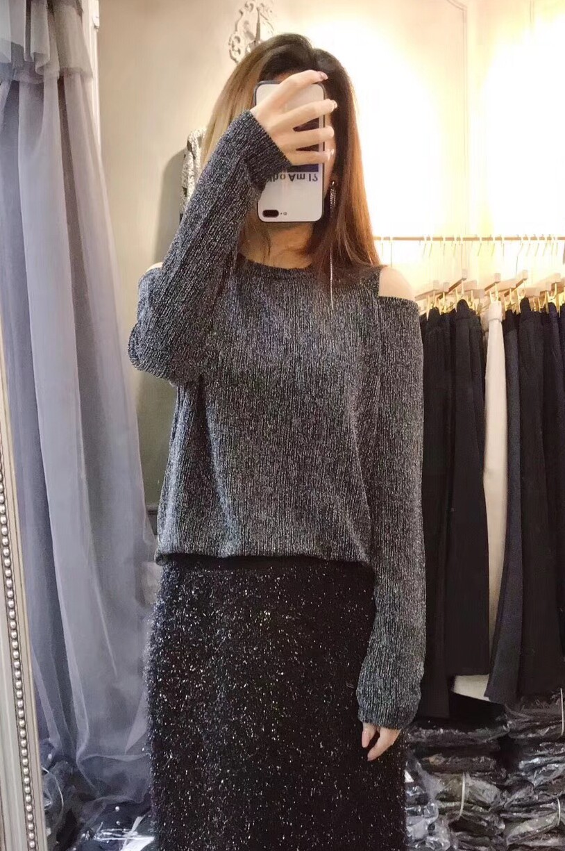 茗苒黑色长袖打底衬衫女春季宽松百搭亮丝露肩T恤设计感套头上衣