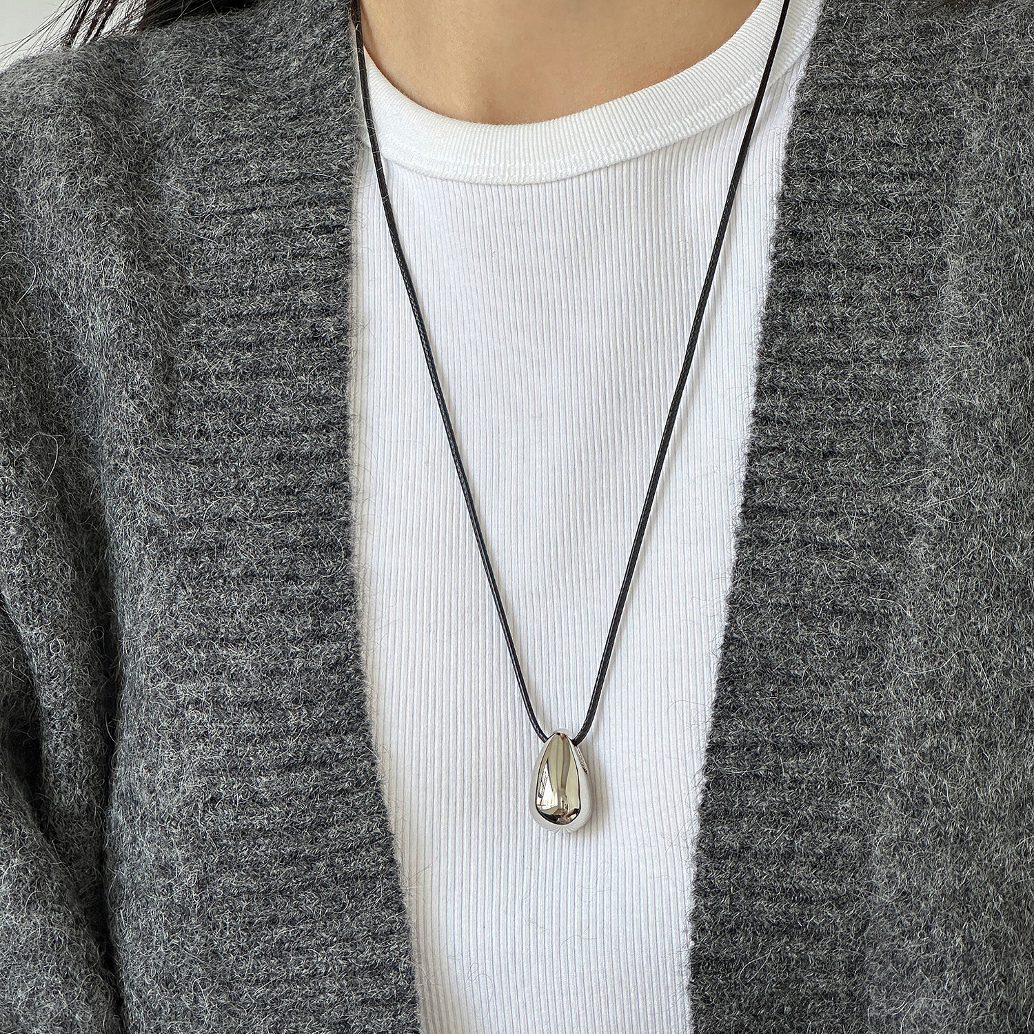 大米饰品】保色极简冷淡风银色光面水滴项链黑绳秋季毛衣链2024女