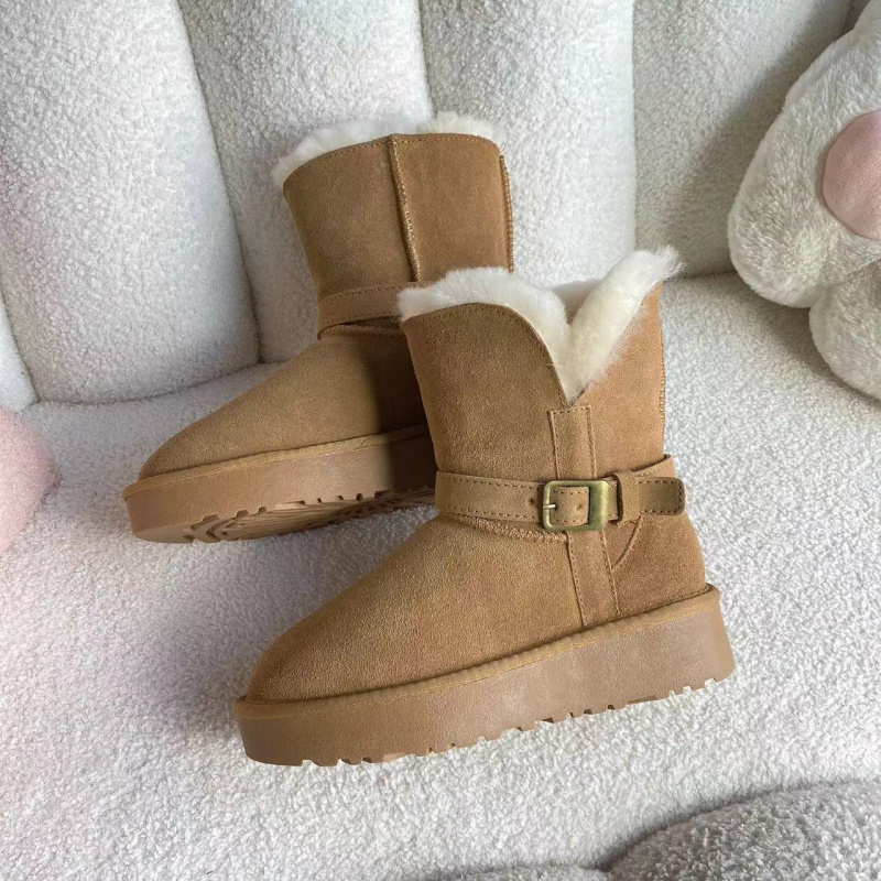 翻口中筒雪地靴女冬季新款皮扣骑