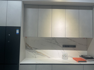 上海新岩素岩板工厂店通体通透白晶玉、吧台、餐边柜、岛台