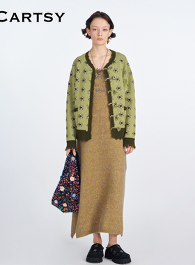 MICartsy王紫珊2025秋冬新款黄色手工钉珠slogan开衩针织背心裙