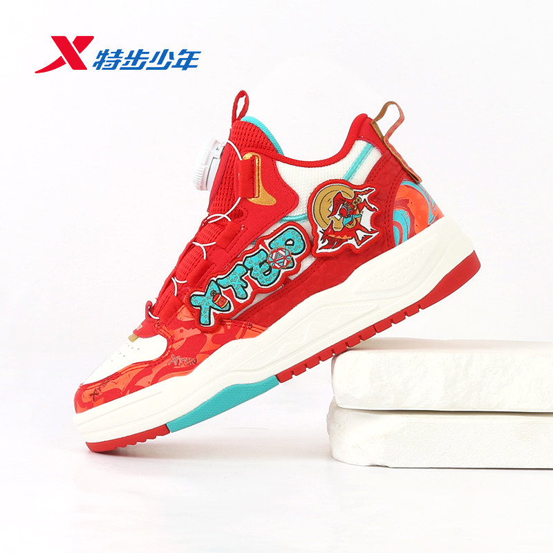 特步儿童新春板鞋红包鞋男大童2026春季新年款运动鞋674115314007