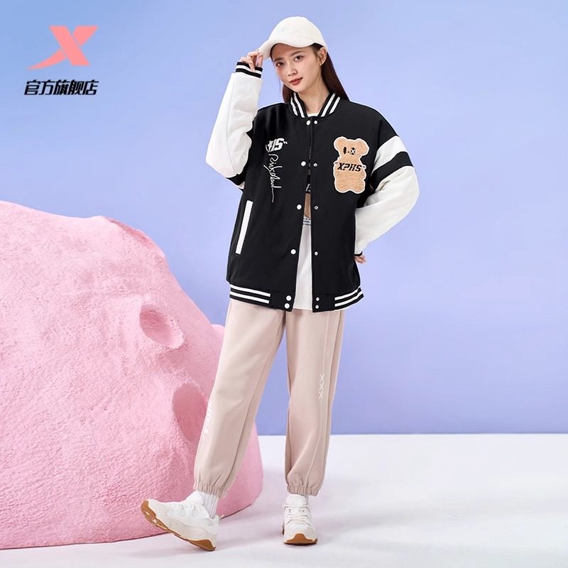 XTEP 남성 및 여성 야구 유니폼 코튼 재킷 학생 루즈 캐주얼 스포츠 2023 가을 겨울 새로운 스타일 정통