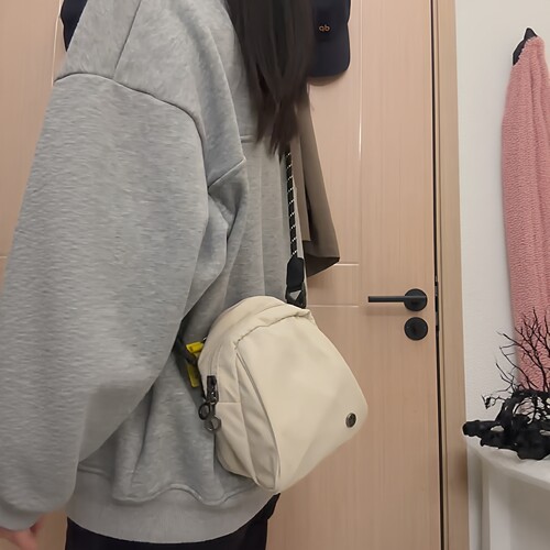 小众轻便多隔层小贝壳斜挎女包