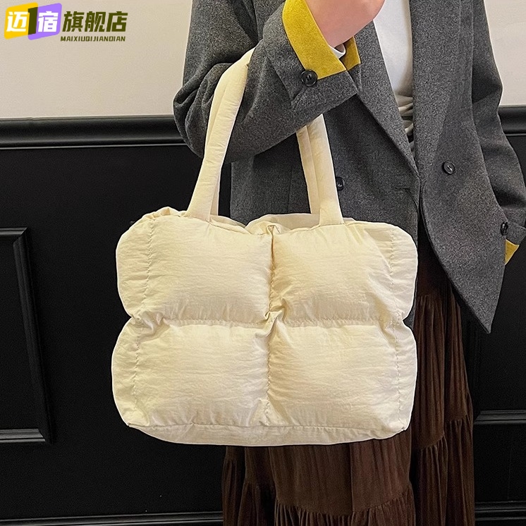 秋冬季大容量包包女2026新款洋气百搭单肩包时尚通勤包羽绒棉服包