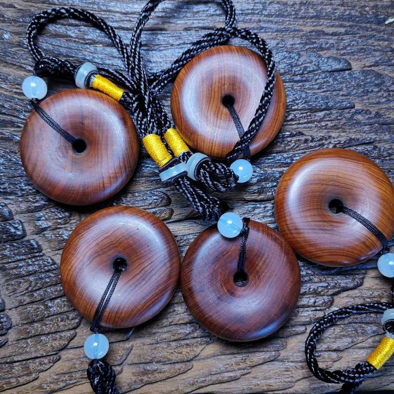 太行崖柏黑油骨料瘤疤料红油料平安扣面包圈挂坠手把件原木钥匙扣