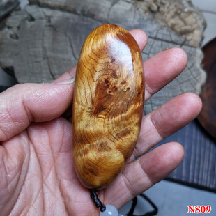 凉山崖柏满瘤疤火焰纹雀眼女生手把件原木文玩情侣把玩木雕摆件