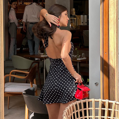 波点露背气质独特挂脖连衣裙女