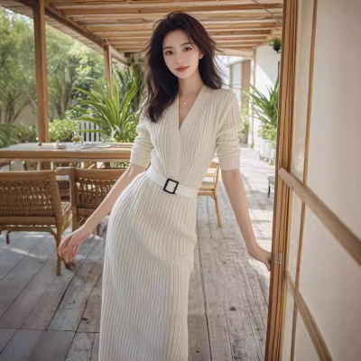 法式白色长袖针织连衣裙女秋冬季超好看气质修身显瘦长款毛衣裙子