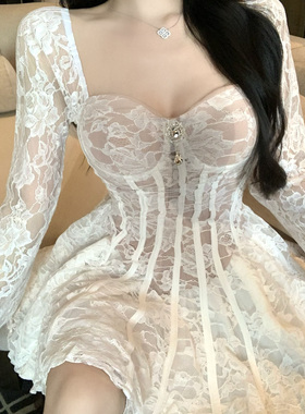 法式纯欲性感蕾丝连衣裙女2025白色方领长袖收腰显瘦公主裙短裙