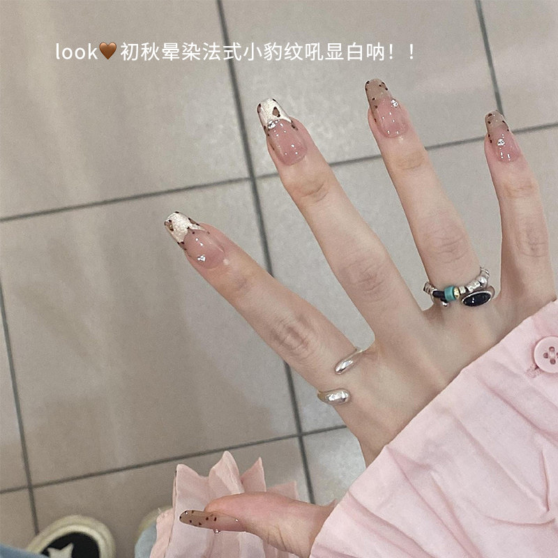 奶呼呼的豹纹法式！法式穿戴甲