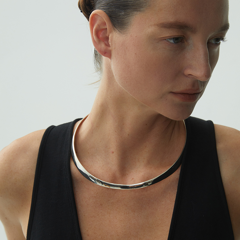 ewest艺未 2025新款小众设计素面银项圈女高级感首饰简约气质颈饰