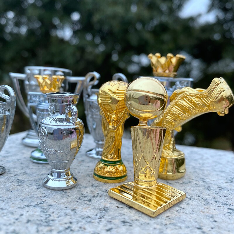 英超国王杯欧冠杯金球摆件足球下架金属奖杯钥匙挂件球迷钥匙扣