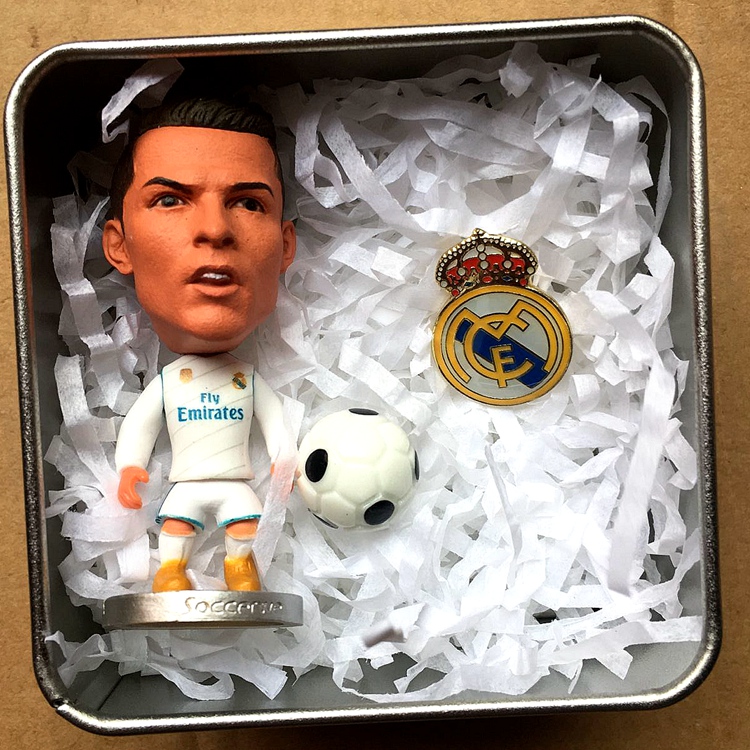 包邮 罗伊斯曼联C罗贝尔本泽马梅西内马尔球星摆件 足球盒装公仔