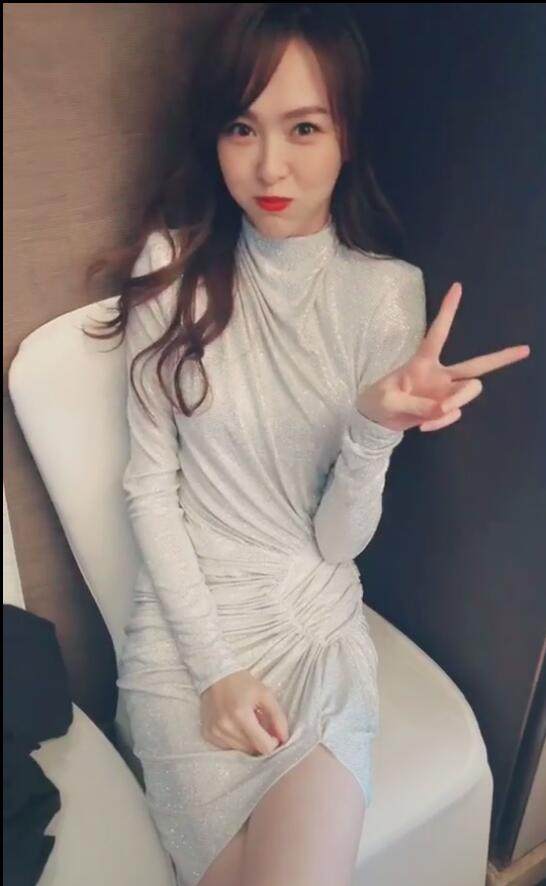 2020新款明星唐嫣抖音同款银色长袖blingbling打底裙气质显瘦裙子