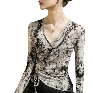2026春季新款亮丝V领打底衫女抽绳绑带设计长袖女装T恤小衫上衣