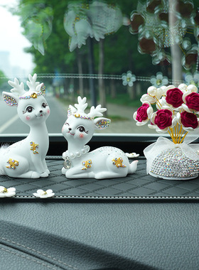 一路平安鹿汽车摆件2024新款中控台车载香薰高级感女士车内装饰品