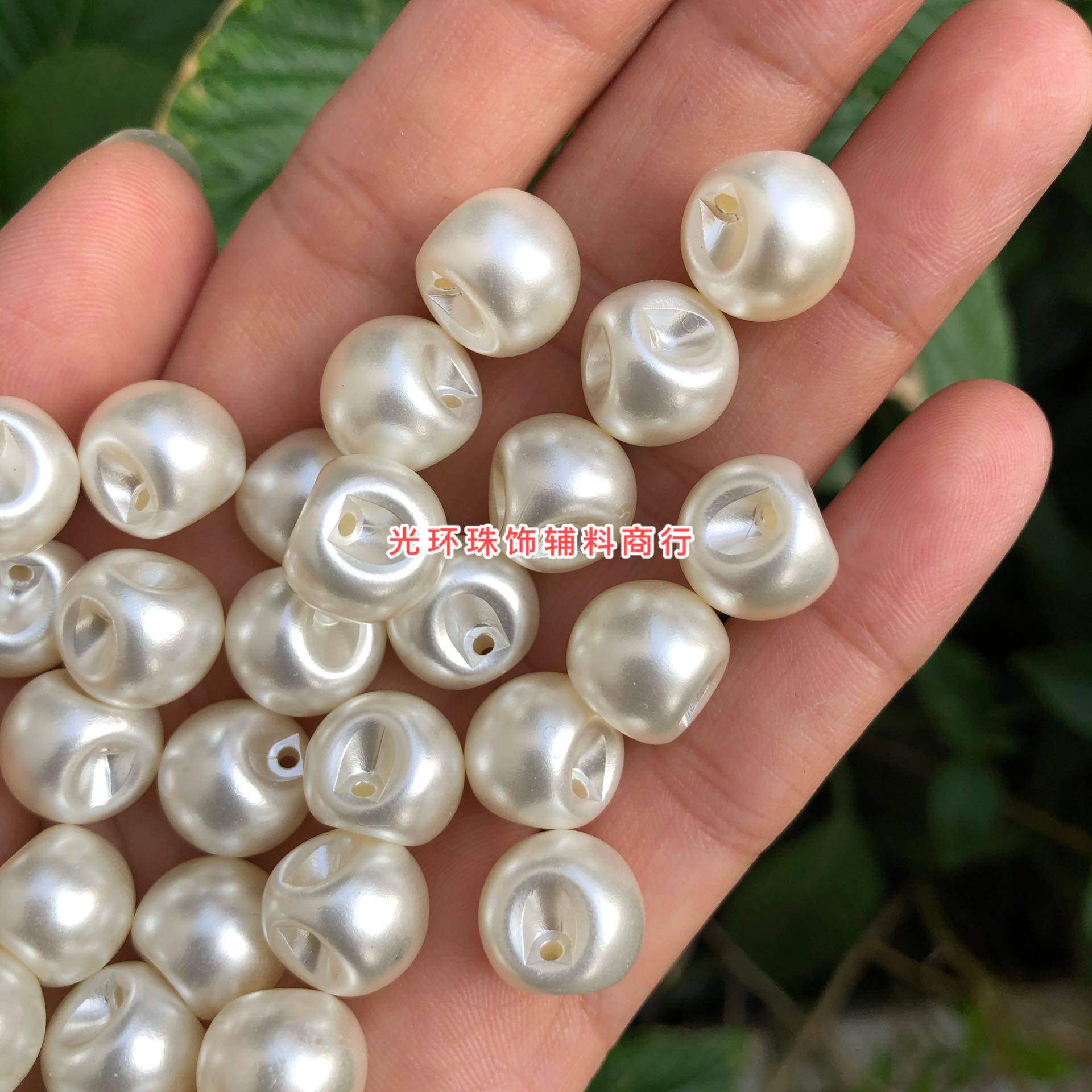 手工散珠 珍珠纽扣旗袍衬衫纽扣DIY圆形斜孔珍珠装饰扣边孔珍珠,饰品/流行首饰/时尚饰品新,其他DIY饰品配件,淘宝优惠券,粉丝福利购,淘宝优惠卷