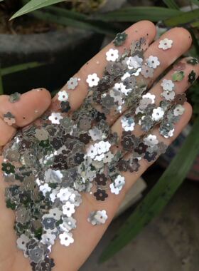 6mm银色梅花亮片 银色花形亮片 DIY材料 梅花珠片 服装辅料