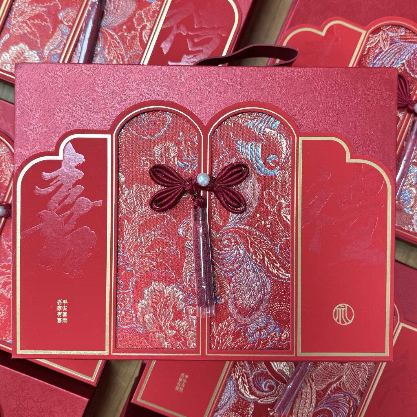 中式喜庆婚礼伴手礼喜糖盒高端硬纸布艺手提结婚订婚回礼盒空盒