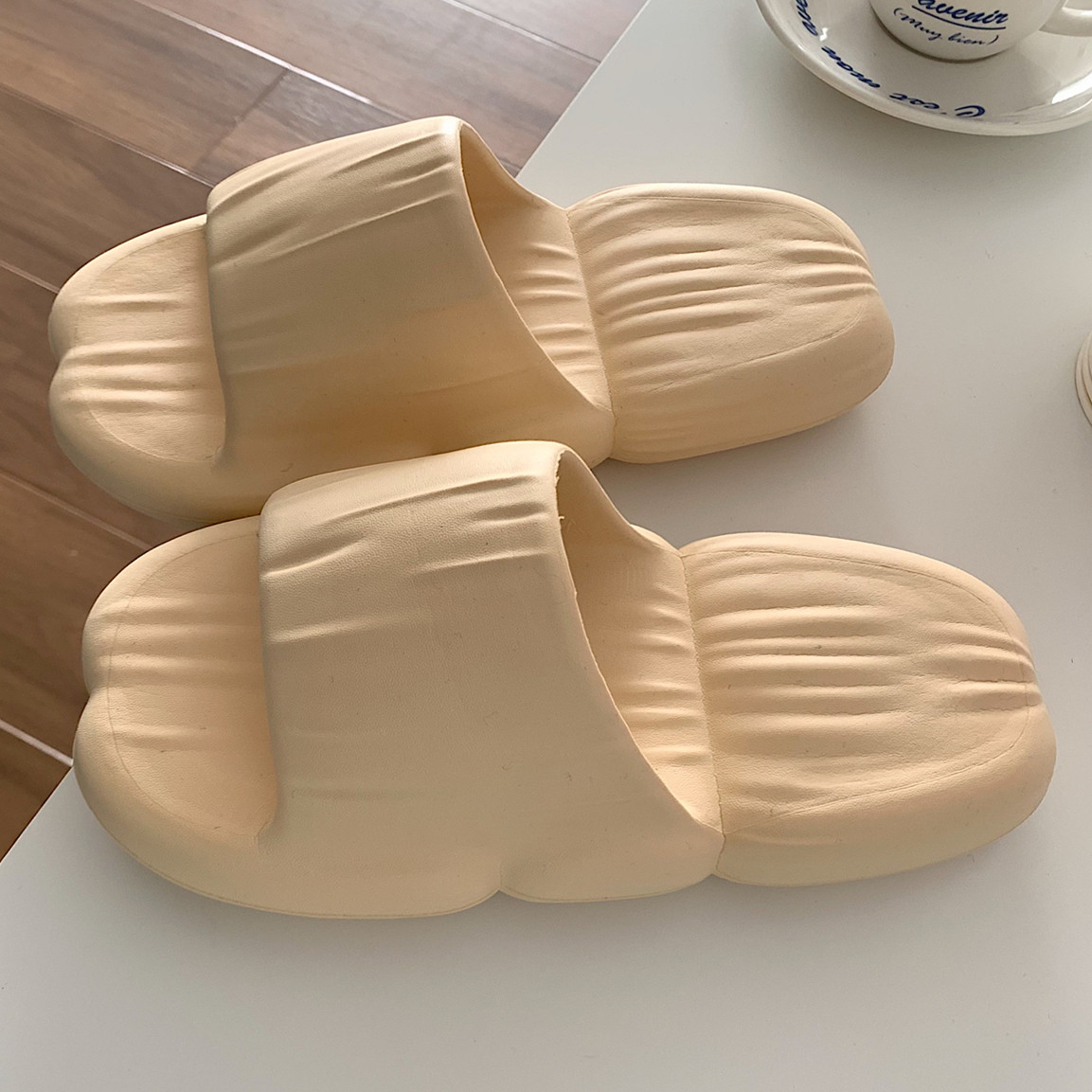 简约创意拖鞋夏季女生时尚居家卧室用舒适感防滑踩屎感厚底凉拖鞋