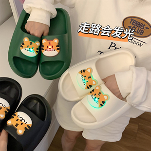 學(xué)生可愛童趣發(fā)光老虎拖鞋 宿舍用防滑踩屎感居家厚底涼拖鞋 女夏季