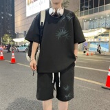 黑色