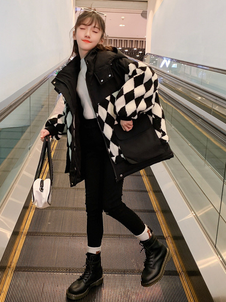 여자 겨울 재킷 2024 새로운 스타일 어린이 양고기 벨벳 플러스 벨벳 코튼 코트 가을 의류 여자와 어린이를위한 두꺼운 면화 코트