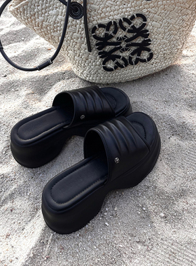 黑色增高厚底凉拖鞋女夏外穿2026新款海边沙滩防滑一字拖高跟凉鞋