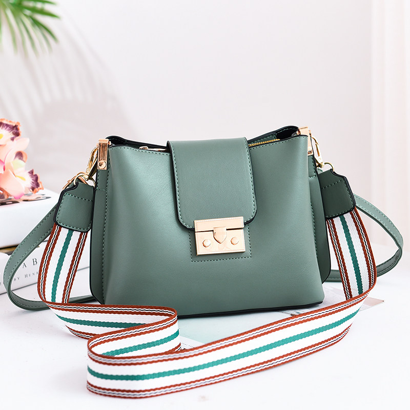 小包包女包2020新款时尚大容量潮韩版网红百搭ins女士单肩斜挎包