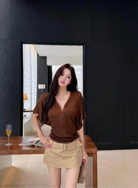 咖色修身v领蝙蝠袖T恤女夏季轻熟风套装西装短裙包臀半身裙两件套