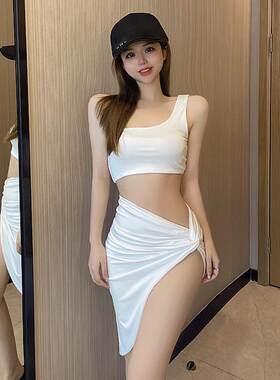 2026夏装新款性感单肩修身显瘦抹胸上衣+开叉超短包臀半身裙套装
