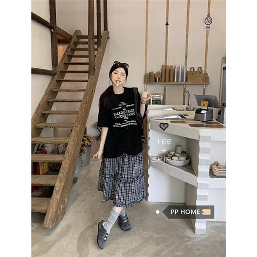 PPHOME美式字母印花黑色圆领短袖T恤女夏季木耳边格子半身裙套装