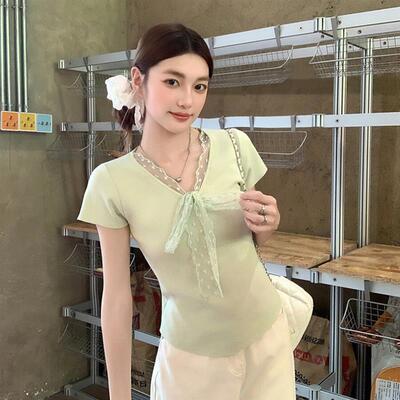 薄荷曼波绿蕾丝花边V领短袖针织T恤女夏季设计感修身显瘦甜辣上衣