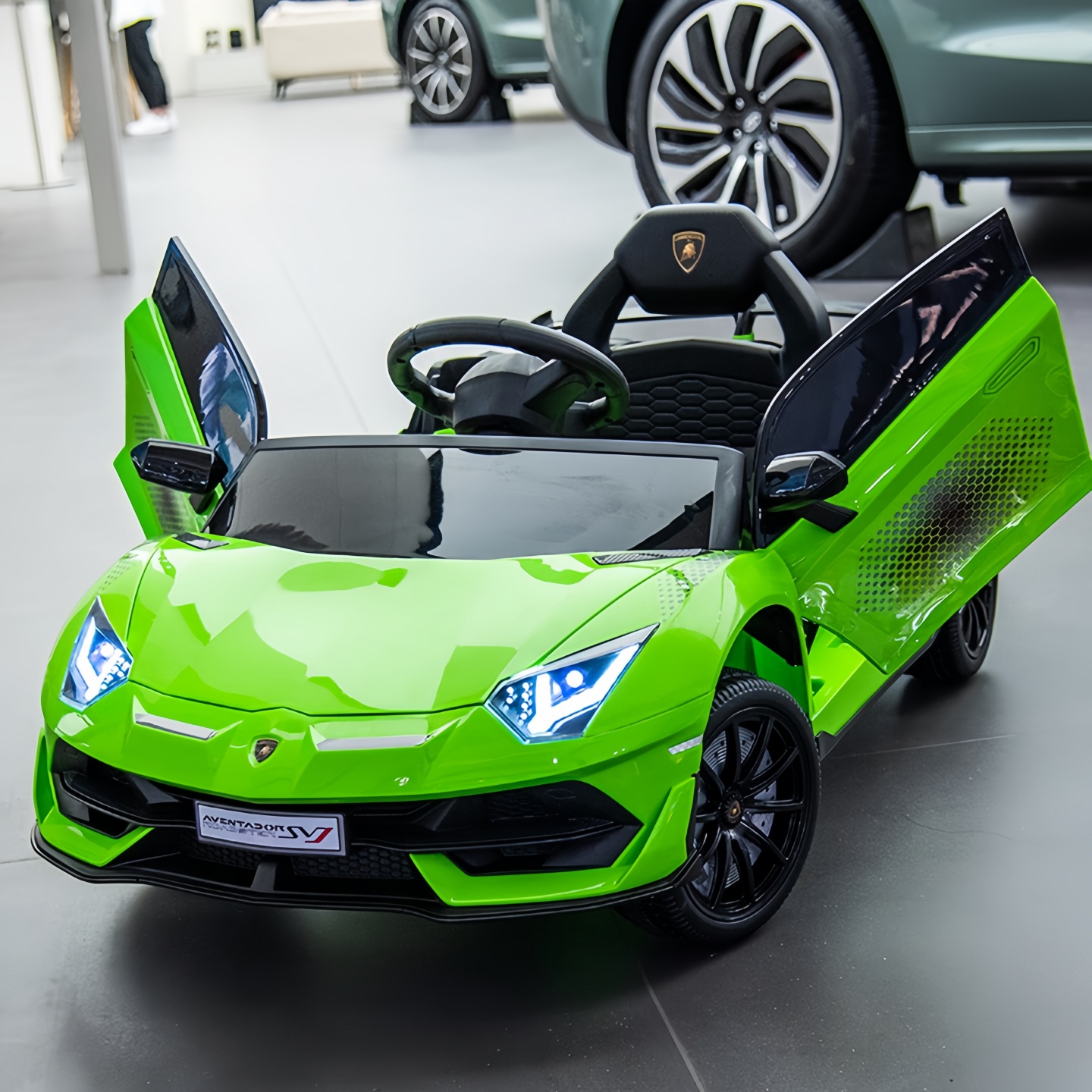 儿童电动车四轮汽车兰博基尼可坐