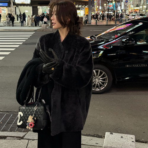 皮毛一体两色中长款皮草外套