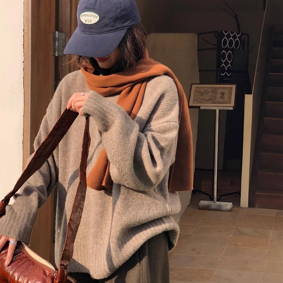 加厚保暖圆领套头两色毛衣