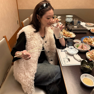 SHINE 私服推荐 冬日氛围感 环保毛托卡 气质两色马甲外套