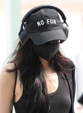 金智妮jennie机场穿搭棒球帽