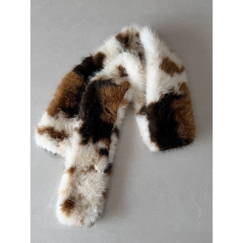 千禧风辣妹奶牛琥珀仿皮草围巾