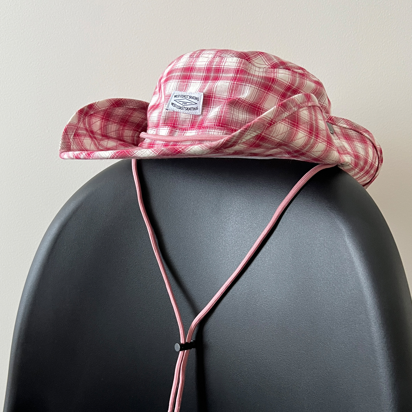 红色格子登山帽渔夫帽子女